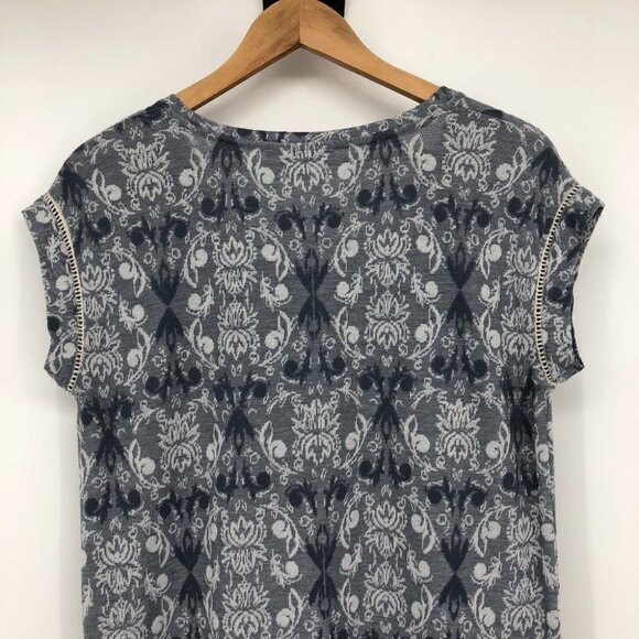 Rose & Olive Blue and White V-neck Abtract print  T-Shirt Lattice Detailing LG - Picture 5 of 14